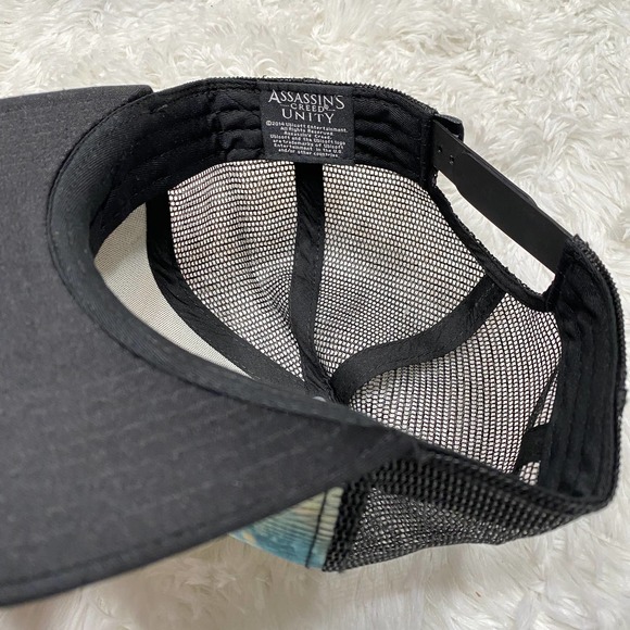 ASSASSINS CREED UNITY TRUCKER HAT "NWOT" - Picture 4 of 5